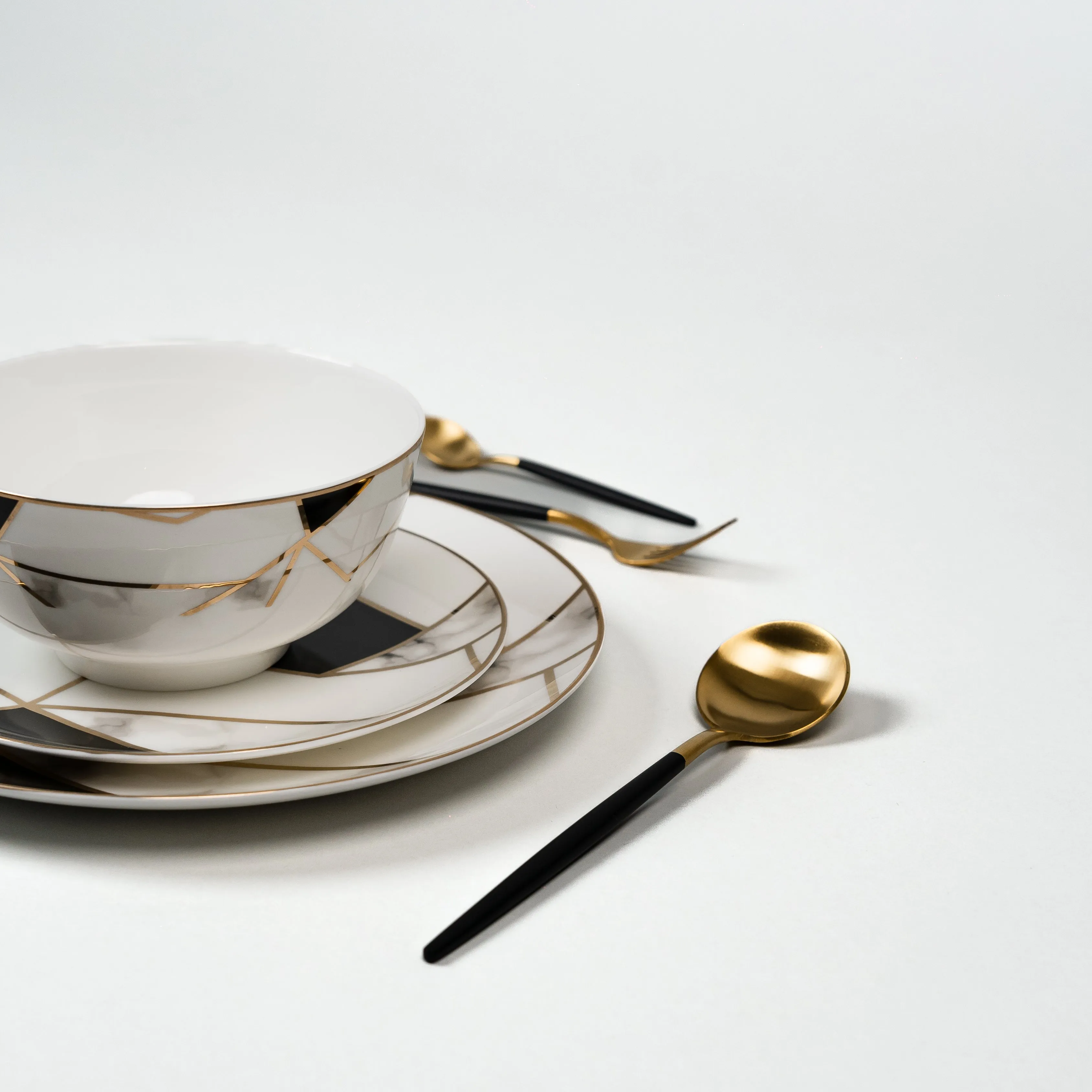 Ozarke's Transform Gold Marble Plate Set